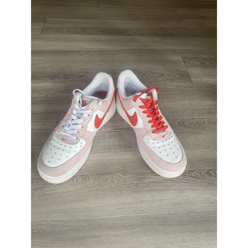Nike Air Force 1 Low 07 QS Valentine’s Day Love Letter Pink Red DD3384-600 Suede - Picture 3 of 16